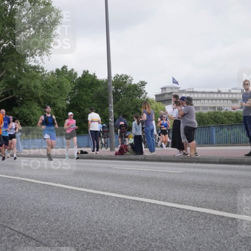 29.06.2025 - hella hamburg halbmarathon Luisa Fischer http://msf.ph/oto/8499477 29.06.2025 10:03:49 Kennedybrücke 1583, 12513, 67578255, 10271, 1568, 3983, 5033, 6714, 6757, 8255, 8478, 10188, 10271 meine-sportfotos.de
