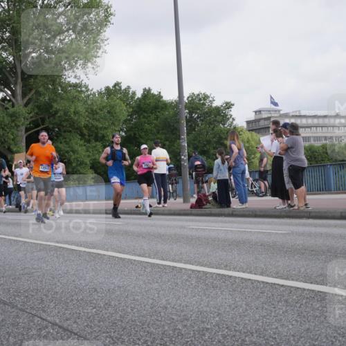 29.06.2025 - hella hamburg halbmarathon Luisa Fischer http://msf.ph/oto/8499481 29.06.2025 10:03:50 Kennedybrücke 15838, 12513, 8255, 1027, 39, 1568, 3983, 5033, 6714, 6757, 8255, 8478, 10188, 10271 meine-sportfotos.de
