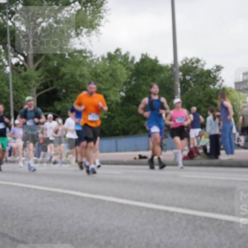 29.06.2025 - hella hamburg halbmarathon Luisa Fischer http://msf.ph/oto/8499488 29.06.2025 10:03:51 Kennedybrücke 3983, 5033, 5870, 6714, 6757, 8255, 8478, 10188, 10271 meine-sportfotos.de