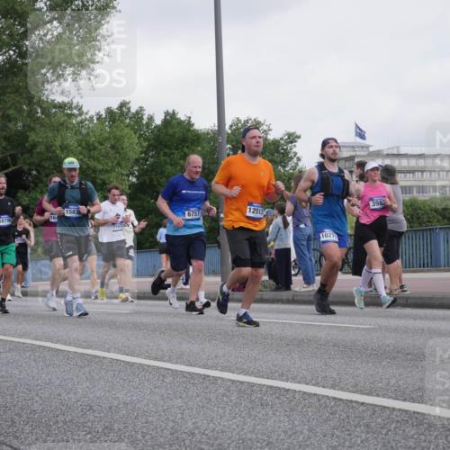29.06.2025 - hella hamburg halbmarathon Luisa Fischer http://msf.ph/oto/8499501 29.06.2025 10:03:52 Kennedybrücke 12196, 15838, 16786, 164, 6757, 11623, 12513, 1027, 3983, 2354, 3983, 4708, 5870, 6147, 6714, 6757, 8255, 8478, 10271 meine-sportfotos.de