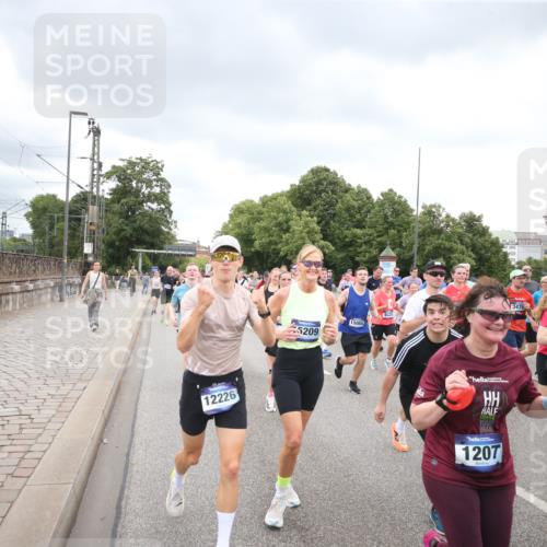 29.06.2025 - hella hamburg halbmarathon Jannik Wohlers http://msf.ph/oto/8499508 29.06.2025 10:56:42 Lombardsbrücke 1207, 2370, 2871, 3387, 3470, 3485, 3723, 3851, 4241, 4485, 4568, 4569, 4611, 4998, 5057, 5639, 6053, 6284, 6832, 6981, 7416, 7417, 7592, 7787, 7964, 8039, 8197, 8224, 8546, 8679, 9298, 9299, 9329, 9513, 9570, 9670, 10016, 10142, 10450, 10505, 10632, 11050, 11179, 11323, 11954, 12226, 12345, 12476, 12477, 12484, 12535, 12828, 12829, 12832, 12984, 13194, 13276, 13490, 13513, 13731, 13878, 13986, 14146, 14148, 14414, 15499, 15630 meine-sportfotos.de