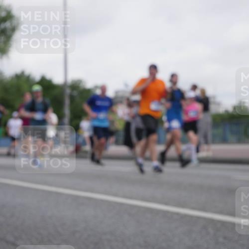 29.06.2025 - hella hamburg halbmarathon Luisa Fischer http://msf.ph/oto/8499510 29.06.2025 10:03:53 Kennedybrücke 2354, 3740, 3983, 4238, 4708, 5870, 6147, 6714, 6757, 8255, 8478, 10271 meine-sportfotos.de