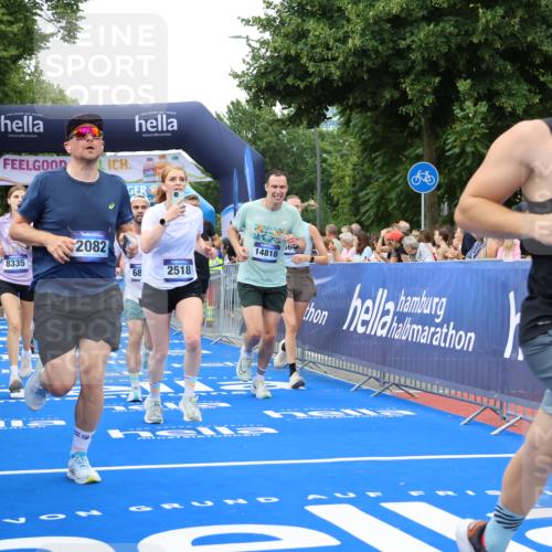 29.06.2025 - hella hamburg halbmarathon Strokosch-Dieckow http://msf.ph/oto/8499515 29.06.2025 10:53:44 Ziel 1422, 1706, 1870, 2058, 2082, 2518, 2630, 3819, 5399, 5607, 6260, 6877, 7177, 8285, 8335, 9922, 10529, 10891, 10895, 11588, 11589, 11604, 12413, 12632, 13865, 14026, 14702, 14818, 15061, 15441, 15502, 16092, 16538, 17482, 17740, 18143, 18249, 18418, 18487, 18514, 18715, 18759, 18915, 19177 meine-sportfotos.de
