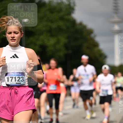 29.06.2025 - hella hamburg halbmarathon Dr. Thomas Lammeyer http://msf.ph/oto/8499518 29.06.2025 10:24:11 Kennedybrücke 1110, 1115, 1145, 2357, 3278, 3631, 3678, 4539, 4562, 4570, 4585, 4614, 4737, 4739, 4979, 5035, 5123, 5251, 5556, 5834, 5849, 5878, 6444, 6796, 6797, 6872, 6874, 7137, 7647, 7744, 7808, 7917, 8387, 9136, 9196, 9735, 10349, 10550, 10622, 11028, 11036, 11434 meine-sportfotos.de
