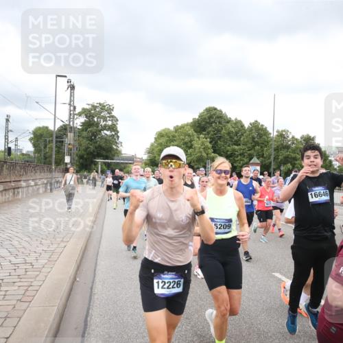 29.06.2025 - hella hamburg halbmarathon Jannik Wohlers http://msf.ph/oto/8499519 29.06.2025 10:56:43 Lombardsbrücke 1207, 2370, 2871, 3387, 3470, 3485, 3723, 3851, 4241, 4485, 4568, 4569, 4611, 4998, 5057, 5316, 5639, 6053, 6284, 6832, 6981, 7416, 7417, 7592, 7787, 7964, 8039, 8197, 8224, 8546, 8679, 9110, 9298, 9299, 9329, 9513, 9570, 9670, 10016, 10142, 10450, 10505, 10632, 11050, 11179, 11323, 11954, 12226, 12476, 12477, 12484, 12535, 12828, 12829, 12832, 12984, 13194, 13224, 13276, 13490, 13513, 13731, 13878, 13986, 14146, 14148, 14414, 15499 meine-sportfotos.de