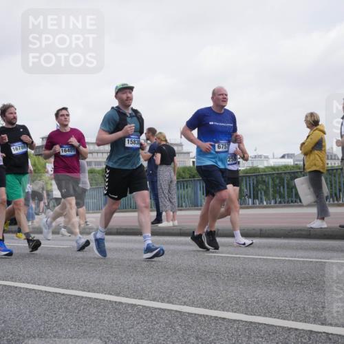 29.06.2025 - hella hamburg halbmarathon Luisa Fischer http://msf.ph/oto/8499521 29.06.2025 10:03:54 Kennedybrücke 12196, 16786, 16401, 15838, 6757, 255, 2354, 3740, 3983, 4238, 4708, 5870, 6147, 6714, 6757, 8255, 8478, 10271 meine-sportfotos.de