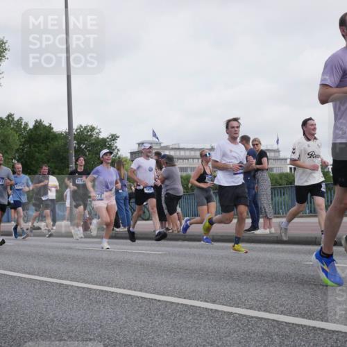 29.06.2025 - hella hamburg halbmarathon Luisa Fischer http://msf.ph/oto/8499532 29.06.2025 10:03:56 Kennedybrücke 6142, 14577, 6714, 12787, 178, 5972, 15232, 12196, 1678, 2354, 3740, 3983, 4238, 4708, 5870, 6147, 6487, 6531, 6714, 6757, 6835, 8255, 8478, 10271 meine-sportfotos.de