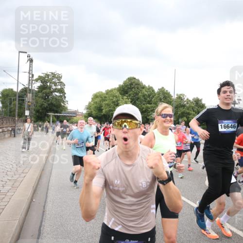 29.06.2025 - hella hamburg halbmarathon Jannik Wohlers http://msf.ph/oto/8499535 29.06.2025 10:56:43 Lombardsbrücke 1207, 2370, 2871, 3387, 3470, 3485, 3723, 3851, 4241, 4485, 4568, 4569, 4611, 4998, 5057, 5316, 5639, 6053, 6284, 6832, 6981, 7416, 7417, 7592, 7787, 7964, 8039, 8197, 8224, 8546, 8679, 9110, 9298, 9299, 9329, 9513, 9570, 9670, 10016, 10142, 10450, 10505, 10632, 11050, 11179, 11323, 11954, 12226, 12476, 12477, 12484, 12535, 12828, 12829, 12832, 12984, 13194, 13224, 13276, 13490, 13513, 13731, 13878, 13986, 14146, 14148, 14414, 15499 meine-sportfotos.de
