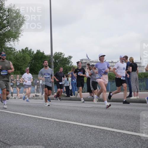 29.06.2025 - hella hamburg halbmarathon Luisa Fischer http://msf.ph/oto/8499540 29.06.2025 10:03:57 Kennedybrücke 18327, 134, 18321, 18919, 6147, 13086, 14577, 17523, 6714, 478, 152, 1387, 2354, 2363, 3740, 3983, 4238, 4708, 5870, 6147, 6487, 6531, 6714, 6757, 6835, 8255, 8478 meine-sportfotos.de