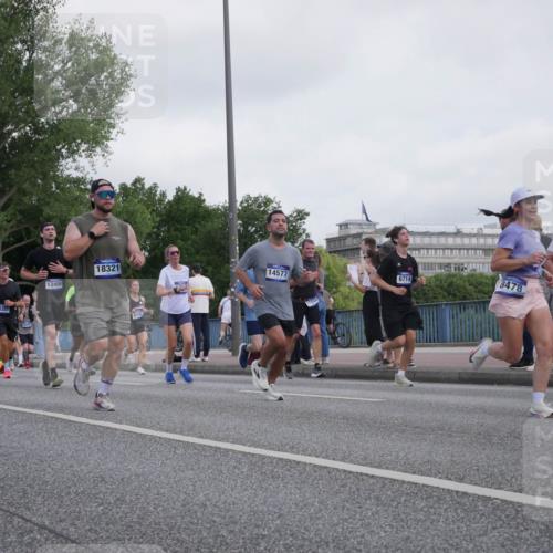 29.06.2025 - hella hamburg halbmarathon Luisa Fischer http://msf.ph/oto/8499543 29.06.2025 10:03:57 Kennedybrücke 4238, 18327, 6487, 13498, 18321, 6147, 14577, 17523, 6714, 8478, 922, 1387, 2354, 2363, 3740, 3983, 4238, 4708, 5870, 6147, 6487, 6531, 6714, 6757, 6835, 8255, 8478 meine-sportfotos.de