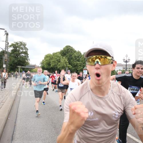29.06.2025 - hella hamburg halbmarathon Jannik Wohlers http://msf.ph/oto/8499545 29.06.2025 10:56:43 Lombardsbrücke 1207, 2370, 2871, 3387, 3470, 3485, 3723, 3851, 4241, 4485, 4568, 4569, 4611, 4998, 5057, 5316, 5639, 6053, 6284, 6832, 6981, 7416, 7417, 7592, 7787, 7964, 8039, 8197, 8224, 8546, 8679, 9110, 9298, 9299, 9329, 9513, 9570, 9670, 10016, 10142, 10450, 10505, 10632, 11050, 11179, 11323, 11954, 12226, 12476, 12477, 12484, 12535, 12828, 12829, 12832, 12984, 13194, 13224, 13276, 13490, 13513, 13731, 13878, 13986, 14146, 14148, 14414, 15499 meine-sportfotos.de