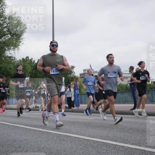 29.06.2025 - hella hamburg halbmarathon Luisa Fischer http://msf.ph/oto/8499549 29.06.2025 10:03:58 Kennedybrücke 4238, 18327, 13498, 4708, 6147, 247, 18321, 12787, 14577, 6714, 1387, 2354, 2363, 3740, 4238, 4249, 4708, 5870, 6147, 6487, 6531, 6714, 6757, 6835, 8255, 8478 meine-sportfotos.de
