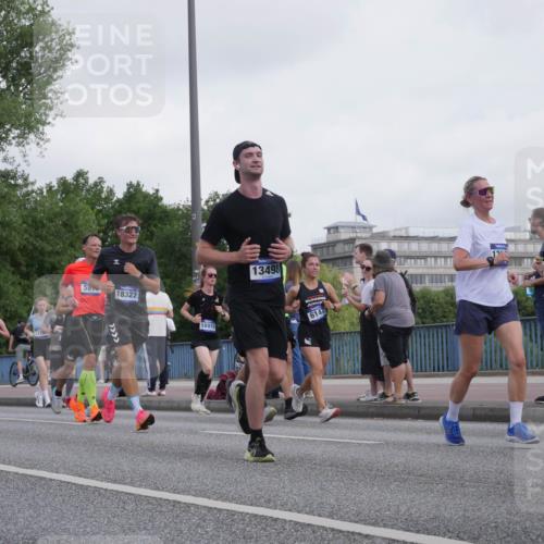 29.06.2025 - hella hamburg halbmarathon Luisa Fischer http://msf.ph/oto/8499561 29.06.2025 10:04:00 Kennedybrücke 531, 4238, 58, 18327, 18919, 13498, 6147, 1387, 2354, 2363, 3740, 4238, 4249, 4708, 5870, 6147, 6487, 6531, 6714, 6835, 7757, 8478, 8923, 10705 meine-sportfotos.de