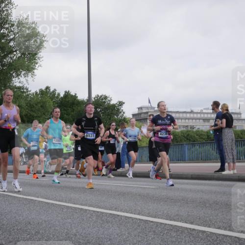 29.06.2025 - hella hamburg halbmarathon Luisa Fischer http://msf.ph/oto/8499584 29.06.2025 10:04:03 Kennedybrücke 17304, 13287, 2363, 6531, 753, 54, 3, 1226, 12206, 4238, 1387, 2354, 2363, 3625, 3740, 4238, 4249, 4708, 5870, 6147, 6487, 6531, 6591, 6835, 7757, 7759, 7761, 8923, 10705 meine-sportfotos.de