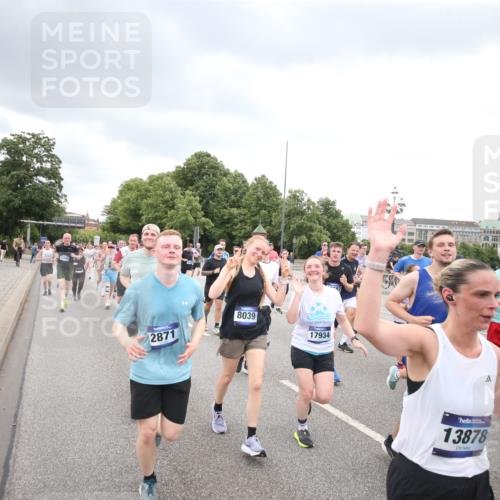 29.06.2025 - hella hamburg halbmarathon Jannik Wohlers http://msf.ph/oto/8499585 29.06.2025 10:56:44 Lombardsbrücke 1207, 2370, 2871, 3195, 3470, 3485, 3723, 3851, 4086, 4106, 4241, 4485, 4568, 4569, 4611, 4998, 5057, 5316, 5639, 6053, 6284, 6832, 6981, 7416, 7417, 7592, 7787, 7964, 8039, 8197, 8224, 8546, 8679, 8851, 9110, 9298, 9299, 9329, 9513, 9570, 9670, 10016, 10142, 10450, 10505, 11050, 11179, 11323, 11954, 12226, 12476, 12477, 12484, 12535, 12698, 12828, 12829, 12832, 12984, 13194, 13224, 13276, 13490, 13513, 13731, 13878, 13986, 14146, 14148, 14414, 15499 meine-sportfotos.de