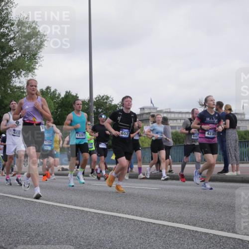 29.06.2025 - hella hamburg halbmarathon Luisa Fischer http://msf.ph/oto/8499587 29.06.2025 10:04:03 Kennedybrücke 6835, 18, 17304, 13287, 363, 12809, 6531, 4238, 1206, 6487, 12261, 1387, 2354, 2363, 3625, 3740, 4238, 4249, 4708, 5870, 6147, 6487, 6531, 6591, 6835, 7757, 7759, 7761, 8923, 10705 meine-sportfotos.de
