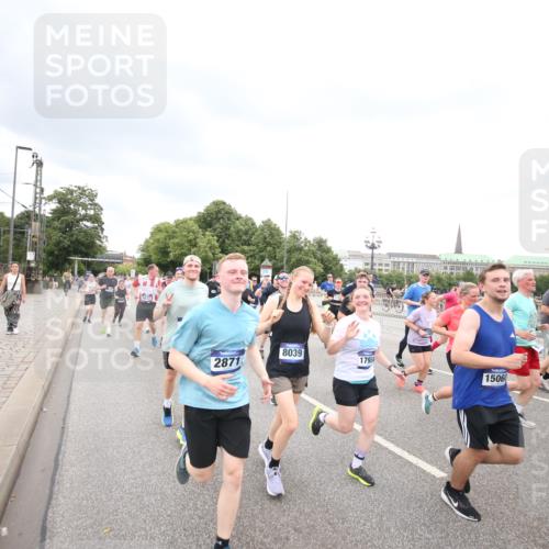 29.06.2025 - hella hamburg halbmarathon Jannik Wohlers http://msf.ph/oto/8499596 29.06.2025 10:56:44 Lombardsbrücke 1207, 2370, 2871, 3195, 3470, 3485, 3723, 3851, 4086, 4106, 4241, 4485, 4568, 4569, 4611, 4998, 5057, 5316, 5639, 6053, 6284, 6832, 6981, 7416, 7417, 7592, 7787, 7964, 8039, 8197, 8224, 8546, 8679, 8851, 9110, 9298, 9299, 9329, 9513, 9570, 9670, 10016, 10142, 10450, 10505, 11050, 11179, 11323, 11954, 12226, 12476, 12477, 12484, 12535, 12698, 12828, 12829, 12832, 12984, 13194, 13224, 13276, 13490, 13513, 13731, 13878, 13986, 14146, 14148, 14414, 15499 meine-sportfotos.de