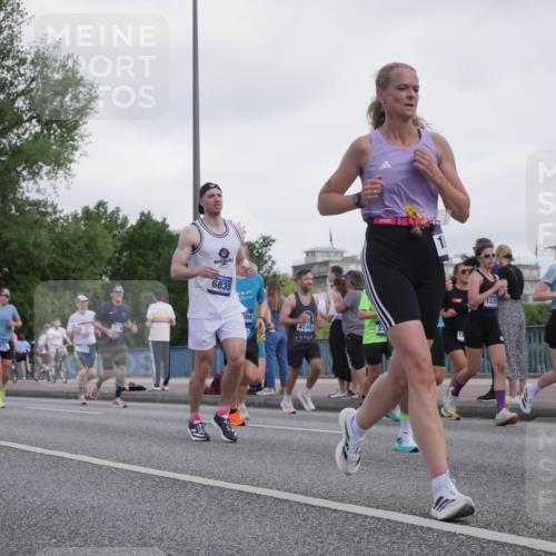 29.06.2025 - hella hamburg halbmarathon Luisa Fischer http://msf.ph/oto/8499599 29.06.2025 10:04:05 Kennedybrücke 7757, 113, 6835, 04, 4249, 1226, 1387, 1420, 1726, 2354, 2363, 3625, 3740, 4238, 4249, 4708, 6147, 6487, 6531, 6591, 6835, 7757, 7759, 7761, 8326, 8691, 8923, 10705 meine-sportfotos.de