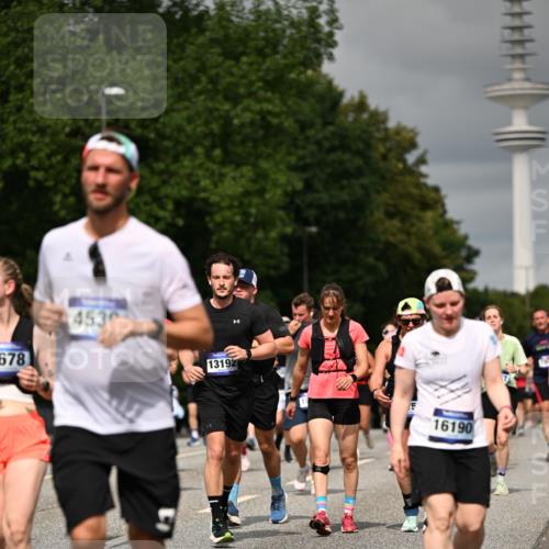 29.06.2025 - hella hamburg halbmarathon Dr. Thomas Lammeyer http://msf.ph/oto/8499604 29.06.2025 10:24:15 Kennedybrücke 1110, 1115, 1145, 2357, 3278, 3678, 4539, 4585, 4614, 4737, 4739, 5035, 5123, 5251, 5556, 5659, 5834, 5849, 5878, 6444, 6796, 6797, 6872, 6874, 7137, 7519, 7647, 7739, 7744, 7808, 7917, 8387, 8462, 9136, 9196, 9735, 10414, 10550, 10622, 11028, 11036, 11434 meine-sportfotos.de