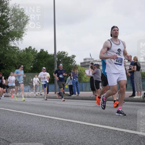 29.06.2025 - hella hamburg halbmarathon Luisa Fischer http://msf.ph/oto/8499608 29.06.2025 10:04:06 Kennedybrücke 184, 3625, 1130, 7757, 6835, 128, 1387, 1420, 1726, 2006, 2363, 3625, 3740, 4238, 4249, 6487, 6531, 6591, 6835, 7757, 7759, 7761, 8326, 8691, 8923, 10705 meine-sportfotos.de