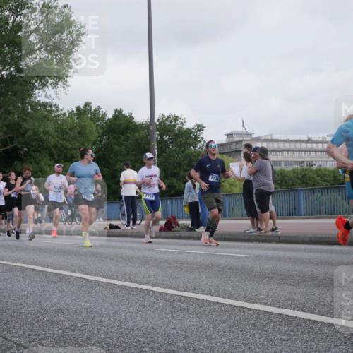 29.06.2025 - hella hamburg halbmarathon Luisa Fischer http://msf.ph/oto/8499610 29.06.2025 10:04:06 Kennedybrücke 18426, 7757, 7761, 68, 1130, 17304, 1387, 1420, 1726, 2006, 2363, 3625, 3740, 4238, 4249, 6487, 6531, 6591, 6835, 7757, 7759, 7761, 8326, 8691, 8923, 10705 meine-sportfotos.de
