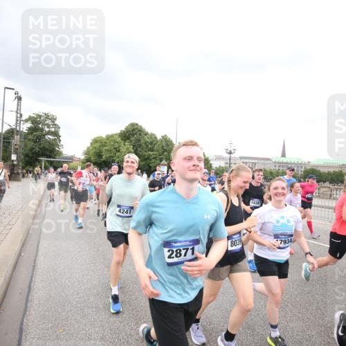 29.06.2025 - hella hamburg halbmarathon Jannik Wohlers http://msf.ph/oto/8499618 29.06.2025 10:56:45 Lombardsbrücke 1207, 2370, 2871, 3195, 3470, 3485, 3723, 3851, 4086, 4106, 4241, 4485, 4568, 4569, 4611, 4998, 5057, 5316, 5639, 6053, 6284, 6832, 6981, 7416, 7417, 7592, 7787, 7964, 8039, 8224, 8546, 8679, 8851, 8853, 9110, 9298, 9299, 9329, 9513, 9570, 9670, 10016, 10142, 10505, 11050, 11179, 11323, 11954, 12226, 12476, 12477, 12484, 12535, 12698, 12828, 12829, 12832, 12984, 13048, 13194, 13224, 13276, 13490, 13513, 13731, 13878, 13986, 14146, 14148, 14414, 15499 meine-sportfotos.de