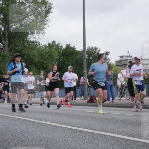 29.06.2025 - hella hamburg halbmarathon Luisa Fischer http://msf.ph/oto/8499622 29.06.2025 10:04:08 Kennedybrücke 7761, 7759, 11937, 15240, 2016, 768, 7757, 1387, 1420, 1726, 2006, 2363, 3625, 4068, 4249, 6487, 6531, 6591, 6835, 7757, 7759, 7761, 8326, 8691, 8923, 9124, 9932, 10383, 10705 meine-sportfotos.de