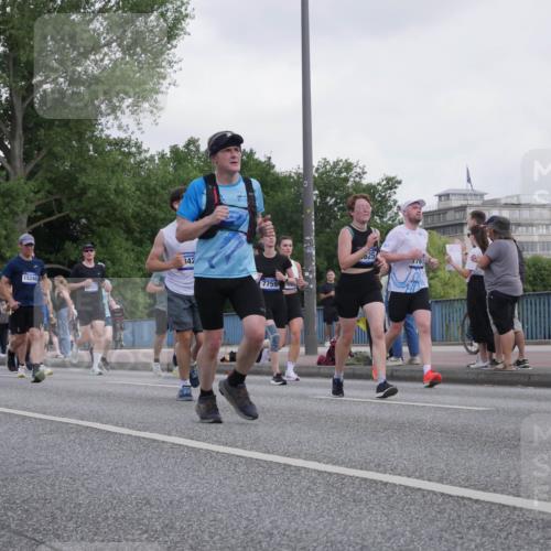 29.06.2025 - hella hamburg halbmarathon Luisa Fischer http://msf.ph/oto/8499634 29.06.2025 10:04:09 Kennedybrücke 18796, 1420, 15240, 937, 342, 7759, 625, 1387, 1420, 1726, 2006, 2363, 3625, 4068, 4249, 6487, 6591, 7757, 7759, 7761, 8326, 8691, 8923, 9124, 9932, 10383, 10705 meine-sportfotos.de