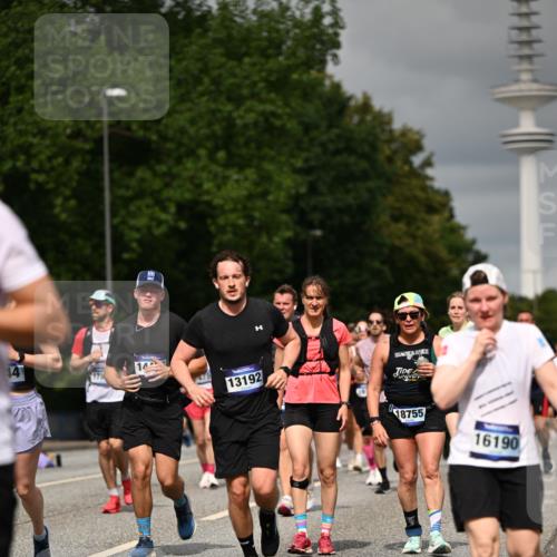 29.06.2025 - hella hamburg halbmarathon Dr. Thomas Lammeyer http://msf.ph/oto/8499645 29.06.2025 10:24:16 Kennedybrücke 1110, 1115, 1145, 2357, 3278, 3678, 4539, 4585, 4614, 4737, 4739, 5123, 5251, 5556, 5659, 5834, 5849, 5878, 6444, 6796, 6797, 6872, 6874, 7137, 7519, 7647, 7739, 7744, 7808, 7917, 8387, 8462, 9136, 9196, 9735, 10414, 10550, 10622, 11028, 11036, 11434 meine-sportfotos.de