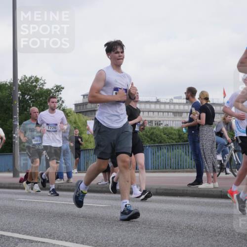 29.06.2025 - hella hamburg halbmarathon Luisa Fischer http://msf.ph/oto/8499652 29.06.2025 10:04:11 Kennedybrücke 143, 11937, 16517, 1726, 775, 362, 1420, 1726, 2006, 2936, 3625, 4068, 4249, 6591, 6924, 7757, 7759, 7761, 8326, 8691, 8923, 9124, 9932, 10383, 10705 meine-sportfotos.de