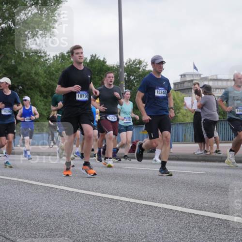 29.06.2025 - hella hamburg halbmarathon Luisa Fischer http://msf.ph/oto/8499664 29.06.2025 10:04:12 Kennedybrücke 8691, 18290, 406, 18796, 8326, 14306, 15240, 1726, 16517, 1420, 1726, 2006, 2936, 3625, 4068, 4319, 6591, 6924, 7757, 7759, 7761, 8046, 8326, 8691, 8923, 9124, 9932, 10383, 10705 meine-sportfotos.de