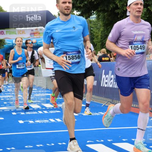 29.06.2025 - hella hamburg halbmarathon Strokosch-Dieckow http://msf.ph/oto/8499671 29.06.2025 10:53:36 Ziel 1030, 1061, 1098, 1499, 1502, 1783, 2058, 2070, 2082, 2518, 2630, 3399, 3819, 5399, 5866, 6628, 6762, 10549, 10895, 11588, 11589, 11604, 12632, 13865, 14702, 14818, 15061, 15113, 15441, 15497, 15856, 16092, 17482, 17710, 18143, 18450, 18514, 18612, 18666, 18715 meine-sportfotos.de