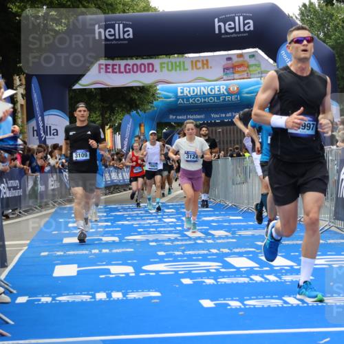 29.06.2025 - hella hamburg halbmarathon Strokosch-Dieckow http://msf.ph/oto/8499672 29.06.2025 10:43:16 Ziel 1675, 2653, 3109, 3124, 3146, 7026, 7093, 10099, 10251, 11177, 13348, 15706, 15921, 16314, 16720, 16997, 18274, 18304, 18987, 19009 meine-sportfotos.de
