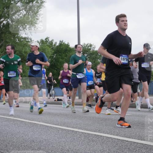 29.06.2025 - hella hamburg halbmarathon Luisa Fischer http://msf.ph/oto/8499674 29.06.2025 10:04:13 Kennedybrücke 8691, 18290, 9124, 1420, 2006, 18796, 11937, 1420, 1726, 2006, 2936, 3625, 4068, 4319, 6591, 6924, 7759, 7761, 8046, 8326, 8691, 9124, 9932, 10383, 10705 meine-sportfotos.de