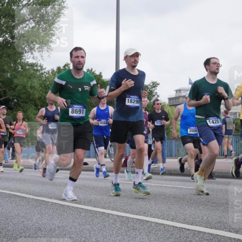 29.06.2025 - hella hamburg halbmarathon Luisa Fischer http://msf.ph/oto/8499681 29.06.2025 10:04:14 Kennedybrücke 9934, 18355, 18029, 20, 8691, 4068, 18290, 1572, 2006, 1420, 15083, 1420, 1726, 2006, 2936, 3625, 4068, 4319, 6591, 6924, 7759, 7761, 8046, 8326, 8691, 9124, 9932, 10383 meine-sportfotos.de