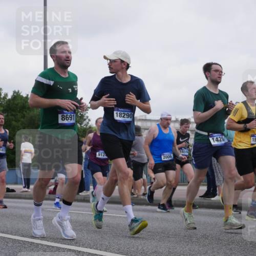 29.06.2025 - hella hamburg halbmarathon Luisa Fischer http://msf.ph/oto/8499685 29.06.2025 10:04:15 Kennedybrücke 1802, 8691, 18290, 1420, 15083, 912, 1659, 2006, 1420, 1526, 1726, 2006, 2936, 4068, 4319, 4370, 6591, 6924, 7658, 7759, 7761, 8046, 8326, 8691, 9124, 9932, 10383 meine-sportfotos.de
