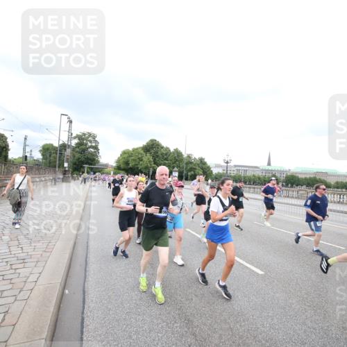 29.06.2025 - hella hamburg halbmarathon Jannik Wohlers http://msf.ph/oto/8499688 29.06.2025 10:56:48 Lombardsbrücke 2041, 2370, 2871, 3195, 3470, 3485, 3723, 3851, 4086, 4106, 4241, 4485, 4568, 4569, 4611, 4998, 5057, 5316, 5639, 6053, 6832, 6981, 7592, 7787, 7964, 8039, 8224, 8546, 8552, 8679, 8851, 8853, 9110, 9298, 9299, 9329, 9430, 9513, 9570, 9670, 9824, 10142, 10505, 10913, 10914, 11050, 11179, 11323, 11954, 12226, 12476, 12477, 12484, 12535, 12698, 12829, 12832, 12984, 13048, 13194, 13224, 13438, 13490, 13513, 13731, 13878, 13986, 14146, 14148, 14366, 14414, 14862, 15499 meine-sportfotos.de