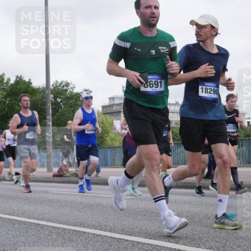 29.06.2025 - hella hamburg halbmarathon Luisa Fischer http://msf.ph/oto/8499689 29.06.2025 10:04:15 Kennedybrücke 20, 8691, 18290, 9932, 4068, 1802, 26, 18355, 13516, 16594, 1420, 1526, 1726, 2006, 2936, 4068, 4319, 4370, 6591, 6924, 7658, 7759, 7761, 8046, 8326, 8691, 9124, 9932, 10383 meine-sportfotos.de