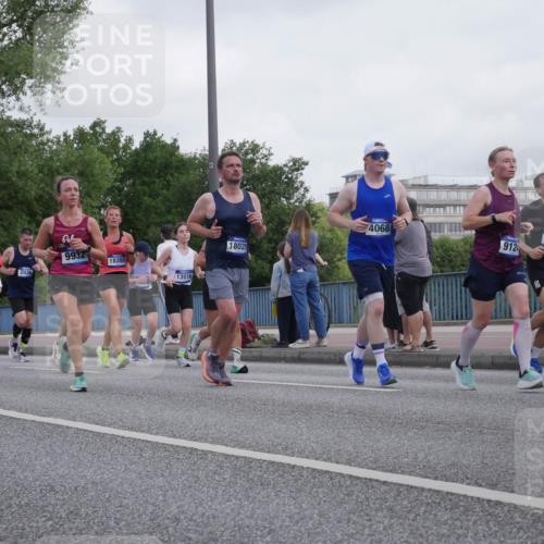 29.06.2025 - hella hamburg halbmarathon Luisa Fischer http://msf.ph/oto/8499693 29.06.2025 10:04:16 Kennedybrücke 24, 2936, 9932, 18355, 13516, 18029, 4068, 9124, 15726, 1420, 1526, 1726, 2006, 2091, 2936, 4068, 4319, 4370, 6591, 6924, 7287, 7658, 7759, 8046, 8326, 8691, 9124, 9932, 10383 meine-sportfotos.de