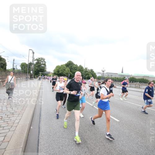29.06.2025 - hella hamburg halbmarathon Jannik Wohlers http://msf.ph/oto/8499695 29.06.2025 10:56:48 Lombardsbrücke 2041, 2370, 2871, 3195, 3470, 3485, 3723, 3851, 4086, 4106, 4241, 4485, 4568, 4569, 4611, 4998, 5057, 5316, 5639, 6053, 6832, 6981, 7592, 7787, 7964, 8039, 8224, 8546, 8552, 8679, 8851, 8853, 9110, 9298, 9299, 9329, 9430, 9513, 9570, 9670, 9824, 10142, 10505, 10913, 10914, 11050, 11179, 11323, 11954, 12226, 12476, 12477, 12484, 12535, 12698, 12829, 12832, 12984, 13048, 13194, 13224, 13438, 13490, 13513, 13731, 13878, 13986, 14146, 14148, 14366, 14414, 14862, 15499 meine-sportfotos.de