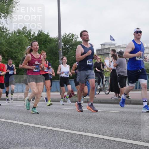 29.06.2025 - hella hamburg halbmarathon Luisa Fischer http://msf.ph/oto/8499696 29.06.2025 10:04:16 Kennedybrücke 2936, 1885, 9932, 1055, 13516, 1802, 4068, 1420, 1526, 1726, 2006, 2091, 2936, 4068, 4319, 4370, 6591, 6924, 7287, 7658, 7759, 8046, 8326, 8691, 9124, 9932, 10383 meine-sportfotos.de