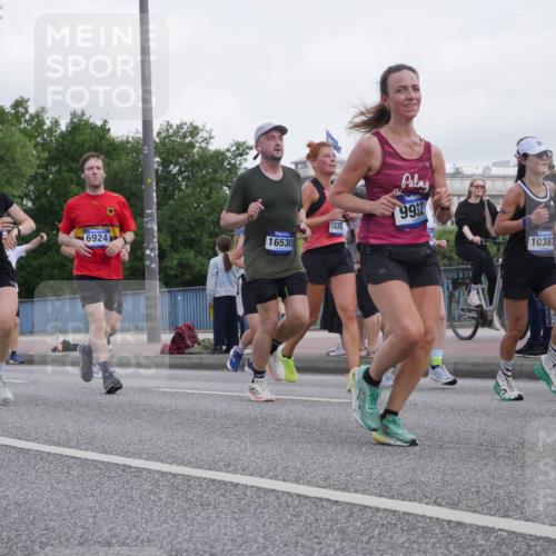 29.06.2025 - hella hamburg halbmarathon Luisa Fischer http://msf.ph/oto/8499707 29.06.2025 10:04:17 Kennedybrücke 1370, 14867, 6924, 16530, 1835, 9932, 10383, 1420, 1526, 1726, 2006, 2091, 2936, 3425, 4068, 4319, 4370, 6924, 7287, 7658, 8046, 8326, 8691, 9124, 9932, 10383 meine-sportfotos.de