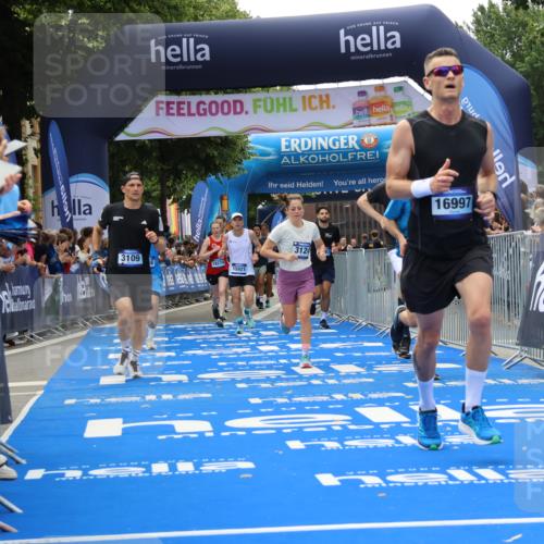 29.06.2025 - hella hamburg halbmarathon Strokosch-Dieckow http://msf.ph/oto/8499708 29.06.2025 10:43:16 Ziel 1675, 2653, 3109, 3124, 3146, 7026, 7093, 10099, 10251, 11177, 13348, 15706, 15921, 16314, 16720, 16997, 18274, 18304, 18987, 19009 meine-sportfotos.de
