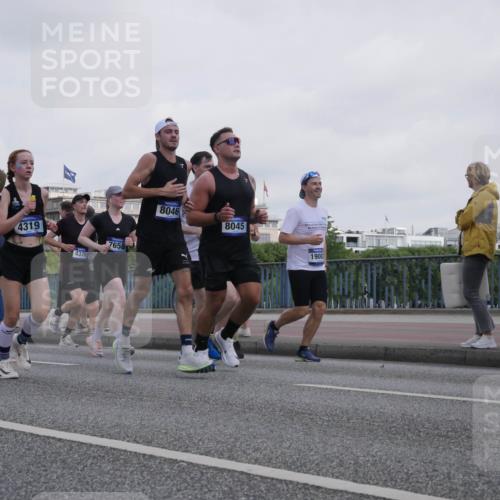 29.06.2025 - hella hamburg halbmarathon Luisa Fischer http://msf.ph/oto/8499718 29.06.2025 10:04:22 Kennedybrücke 4319, 4370, 7658, 8046, 8045, 1900, 1526, 2091, 2490, 2936, 3425, 4319, 4370, 5675, 6087, 6924, 7287, 7658, 8030, 8046, 10576 meine-sportfotos.de