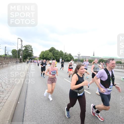 29.06.2025 - hella hamburg halbmarathon Jannik Wohlers http://msf.ph/oto/8499725 29.06.2025 10:56:49 Lombardsbrücke 2041, 2370, 2871, 3195, 3470, 3723, 3851, 4086, 4106, 4241, 4485, 4611, 4998, 5057, 5316, 5639, 5738, 6053, 6832, 6981, 7592, 7787, 7964, 8039, 8224, 8287, 8546, 8552, 8679, 8851, 8853, 9110, 9298, 9299, 9329, 9430, 9513, 9570, 9670, 9824, 10142, 10505, 10913, 10914, 11050, 11179, 11323, 11954, 12226, 12306, 12476, 12477, 12484, 12535, 12698, 12829, 12832, 12984, 13048, 13224, 13438, 13490, 13513, 13697, 13731, 13878, 13986, 14146, 14148, 14366, 14414, 14862, 15499 meine-sportfotos.de