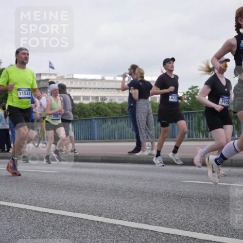 29.06.2025 - hella hamburg halbmarathon Luisa Fischer http://msf.ph/oto/8499729 29.06.2025 10:04:23 Kennedybrücke 11527, 2091, 437, 7658, 1779, 4319, 1526, 2091, 2490, 2936, 3425, 4319, 4370, 5675, 6087, 6281, 6302, 6924, 7287, 7658, 8030, 8046, 8392, 10576 meine-sportfotos.de