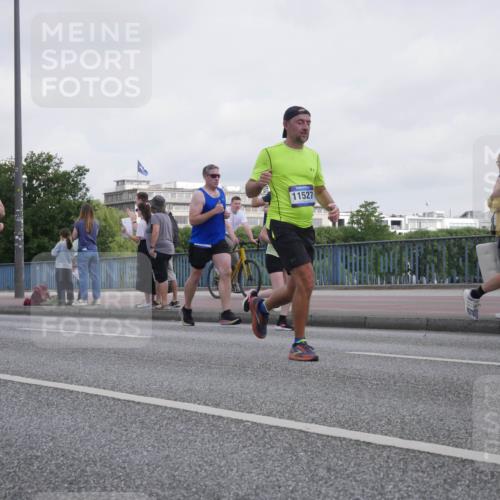 29.06.2025 - hella hamburg halbmarathon Luisa Fischer http://msf.ph/oto/8499738 29.06.2025 10:04:24 Kennedybrücke 1526, 11527, 437, 1526, 2091, 2490, 2936, 3425, 3976, 4319, 4370, 5675, 6087, 6281, 6302, 7287, 7658, 8030, 8046, 8392, 8822, 10576 meine-sportfotos.de