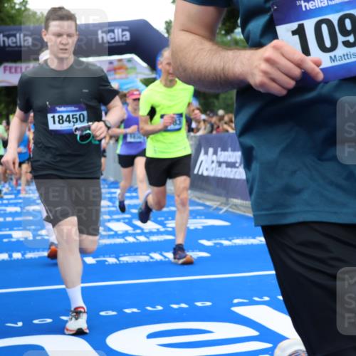 29.06.2025 - hella hamburg halbmarathon Strokosch-Dieckow http://msf.ph/oto/8499739 29.06.2025 10:53:33 Ziel 1030, 1061, 1098, 1499, 1502, 1783, 2058, 2070, 2630, 3399, 3819, 5399, 5866, 6628, 6762, 10549, 10895, 11068, 11588, 11589, 11604, 12632, 12909, 13865, 13912, 15061, 15113, 15441, 15497, 15856, 16092, 17710, 18143, 18450, 18612, 18666, 18715 meine-sportfotos.de