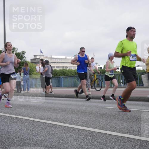 29.06.2025 - hella hamburg halbmarathon Luisa Fischer http://msf.ph/oto/8499742 29.06.2025 10:04:25 Kennedybrücke 7287, 1526, 2091, 11527, 1526, 2091, 2490, 3425, 3976, 4319, 4370, 5675, 6087, 6281, 6302, 7287, 7658, 8030, 8046, 8392, 8822, 10576 meine-sportfotos.de