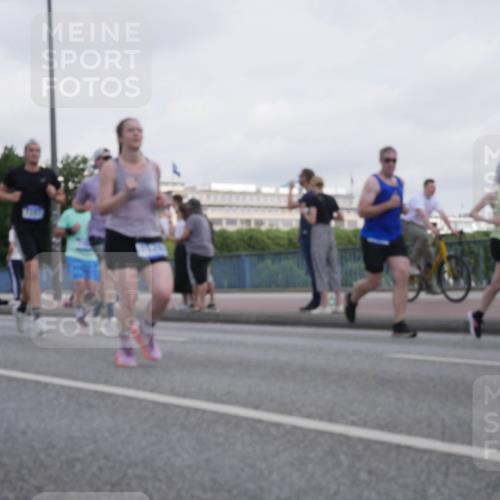 29.06.2025 - hella hamburg halbmarathon Luisa Fischer http://msf.ph/oto/8499747 29.06.2025 10:04:25 Kennedybrücke 1526, 2091, 2490, 3425, 3976, 4319, 4370, 5675, 6087, 6281, 6302, 7287, 7658, 8030, 8046, 8392, 8822, 10576 meine-sportfotos.de